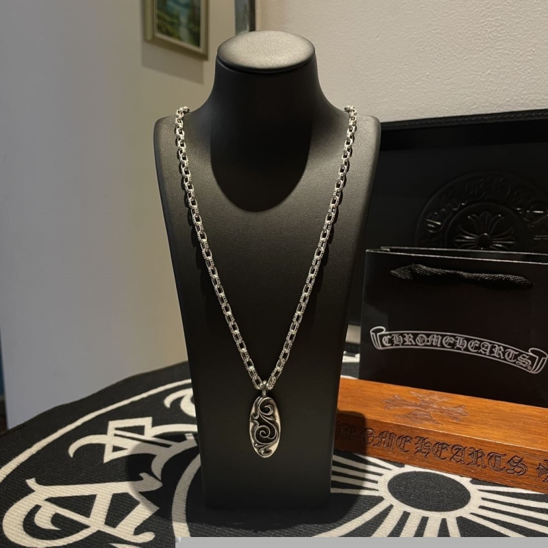 Ch**me He**ts necklaces